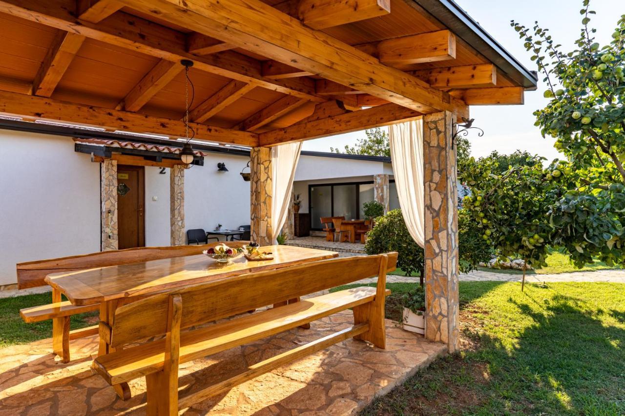 Holiday Home Kerniat プーラ エクステリア 写真