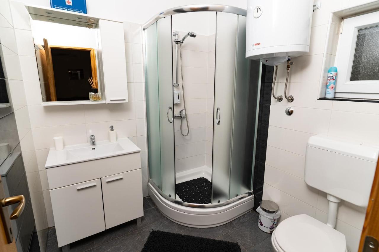Holiday Home Kerniat プーラ エクステリア 写真