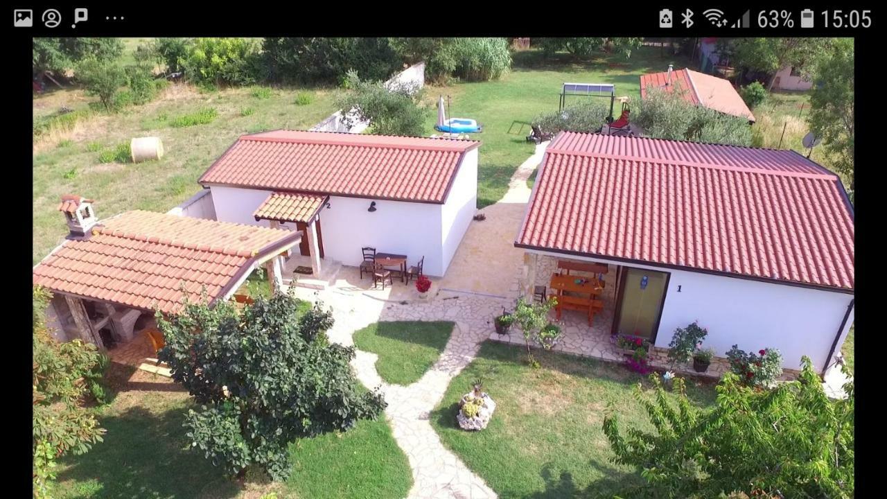 Holiday Home Kerniat プーラ エクステリア 写真
